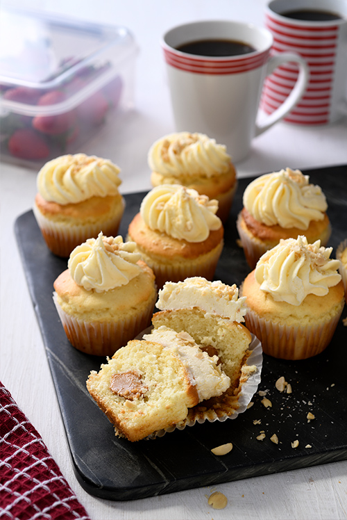 VANILLA-CUP-CAKES-WITH-A-PEANUT-BUTTER-FILLING